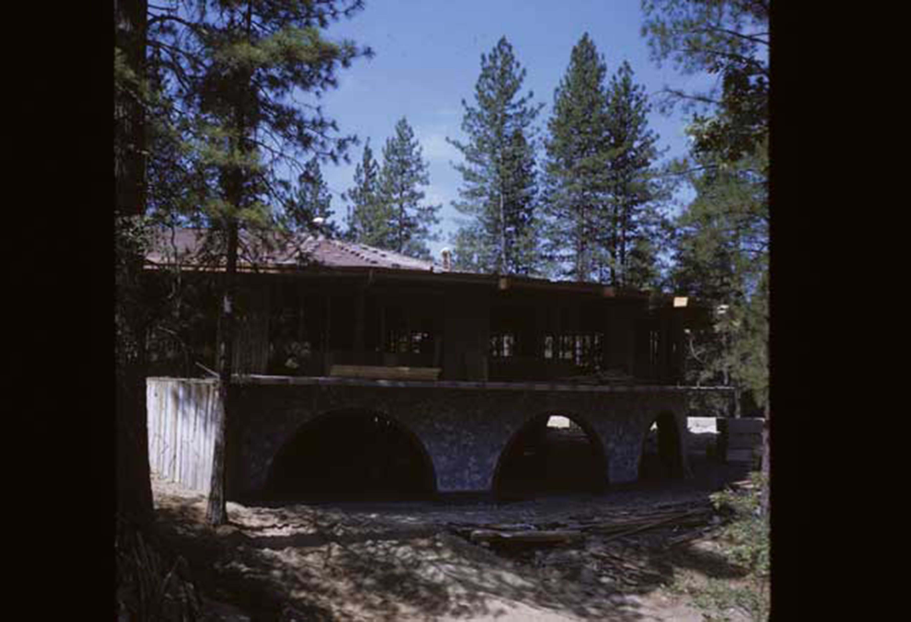 building before walkway and driveway